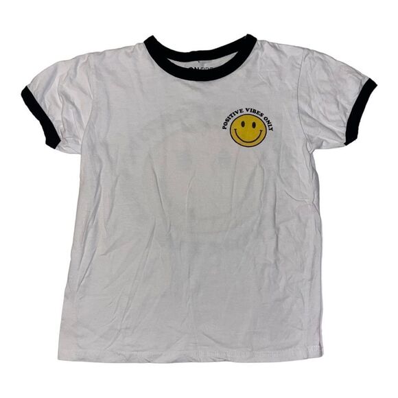 🔥4/$25 On Fire White Smiley Short Sleeve Tee - Picture 1 of 4